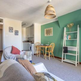 1Bed Central Apt With Parking