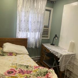 Small Private Room, hotel v destinaci Brampton