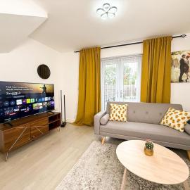 Modern 3-Bedroom Wolverhampton City Home, WiFi&Parking, готель у місті Вулвергемптон
