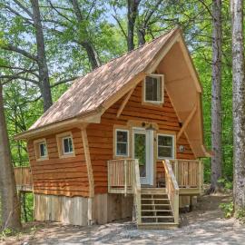 Whimsical Vermont Cabin with Hot Tub & Mountain Views, hotel in Johnson
