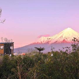 Taranaki Creekside KIWI by Tiny Away, hotel in Midhirst