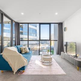 Stylish Woden Apt Near Hospital w Pool, Parking, hotel Phillip városában
