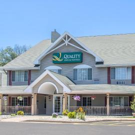Quality Inn & Suites East Troy I-43, хотел в East Troy