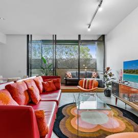 Vibrant 2-Bed Apartment Near St Kilda Beach