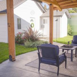 Charming and Private Birch Cottage โรงแรมในไอดาโฮฟอลส์