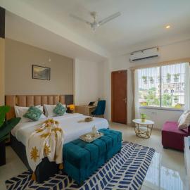 Perfectstayz Premium Kaashin - Ganga View Rooftop Cafe