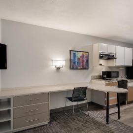 MainStay Suites Omaha Old Mill, hotel u gradu Boys Town