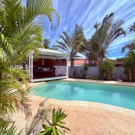 Manta Stays Resort-Style Tropical Oasis