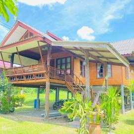 Cozy Beach House , 5 mn from the Sea -Self Check in, hotel em Ban Laem Sai