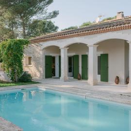 Le Mas des Cigales, Alpilles، فندق في Saint-Étienne-du-Grès