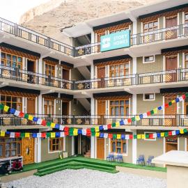 Story Homes: Kaza şehrinde bir otel