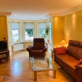 Ferienhaus SÜD WEST mit 2 SZ, Terrasse und Balkon, strandnah by Unsere Urlaubszeit、ケレンフーゼンのホテル