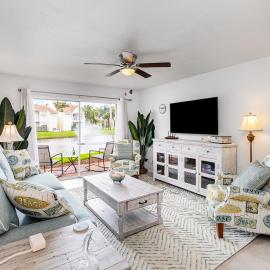 Tranquil Condo Walk to Beach