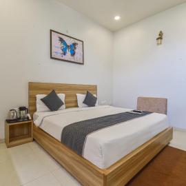 HOTEL OXUS, Pratap Nagar، فندق في جايبور