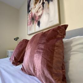 Burnham-Slough Spacious Six Bedroom House、バーナムのホテル