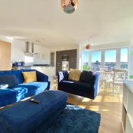 Maidenehad Spacious Spectacular and Modern 3 Bedroom 2 Bathroom Penthouse 14