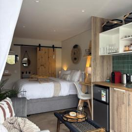 Modern Coastal Studio near Glencairn Beach, hotel in Glencairn