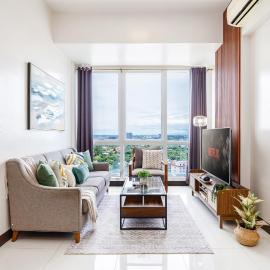 Furnished 2BR Top Floor Condo Minutes to Beach with Amazing Sea View, Netflix, WiFi and Pool Access