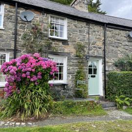 Patchwork cottage - Grade 2 listed cottage in Snowdonia، فندق في Maentwrog