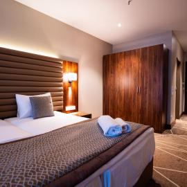 Puzzle Hotel Airport Frankfurt, khách sạn ở Rüsselsheim