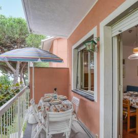 1 Bedroom Awesome Apartment In San Saturnino, מלון בBracco