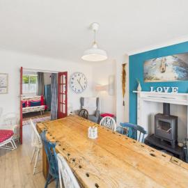 Seaside 2-bed Home in Flushing with Free Parking & sea views