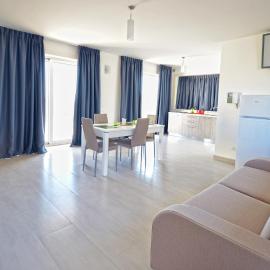Leo Apartments