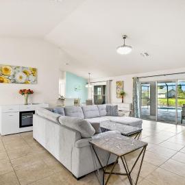 Viesnīca Newley Built Oasis Heated Pool Waterfront retreat pilsētā Rotonda West
