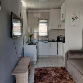 Mama R's Budget-friendly BACKROOM 2