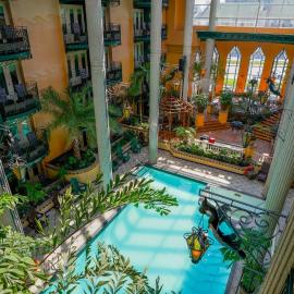 Hôtel Plaza Québec par JARO，魁北克市的飯店