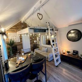 Le Perchoir " Une nuit suspendu dans le temps", hotel in Chessy