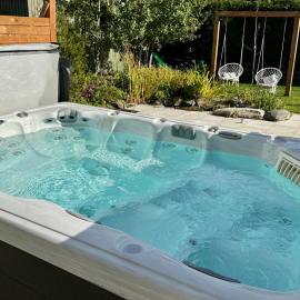 The Royal Suite - Hot Tub - Free EV Chrger