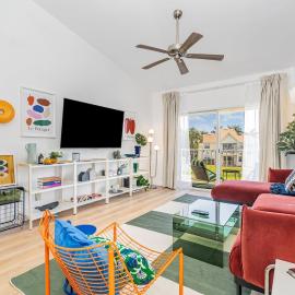 Bright King Bed Escape Pondview Half mile to Beach
