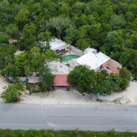 THE HOUSE VILLA 8pax, Hotel in Macario Gomez