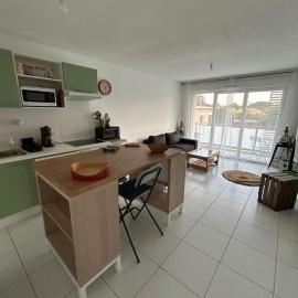 Entire 2-room apartment, Bruges, viešbutis mieste Briužas
