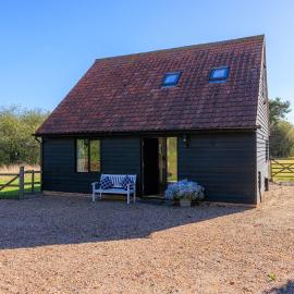 Lower Marsh Cottage, hotel in Brightlingsea