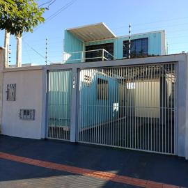 Sobrado de Container Azul