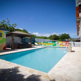 Oceanview Apartment with Rooftop, hotel en Quebradillas