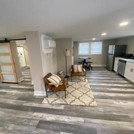 Newly Renovated Lincolnton Downtown Rail Trail Apartment - Walk to Main St, hotel Cherryville városában