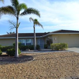 Pool Home Near Manasota Key - Shark Tooth Hunting, hotel in Englewood