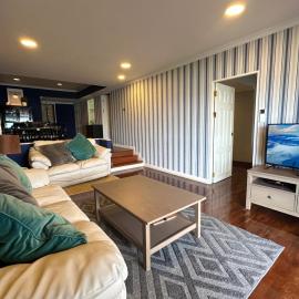 Beachfront condo with 5 star resort facilities, hotel en Cha-am