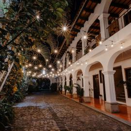 Colonial House 8 rooms and private parking in Antigua Guatemala