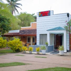 Sevenday Hotel, hotel a Marawila