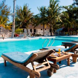 1Zi Beachfront Resort, מלון בפאג'ה