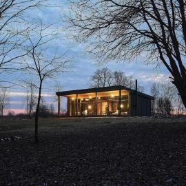 The Barn, Hotel in Deveniai