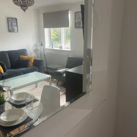 Apartment - Sleeps 4 & On-site Parking, hotel u gradu Oldberi