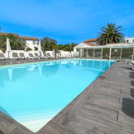 Location dans résidence avec piscine à 50m de la plage