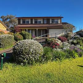 Sunny Lakeview Lodge- Perfect for Family & Friends, hotel in Bonnells Bay