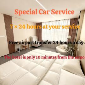 云巷酒店Shanghai Yunxiang Hotel provides 24-hour and 7-day airport pick-up and drop-off service round-the-clock butler service available at your request anytime elegant peaceful courtyard, we uphold the service tenet that guests are our top priorit