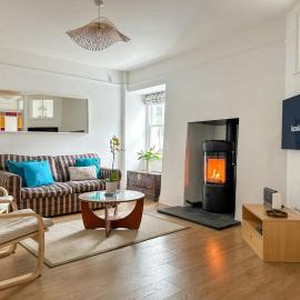NEW - Luxury Cawsand Cottage, Steps from the Beach, hotel a Cawsand